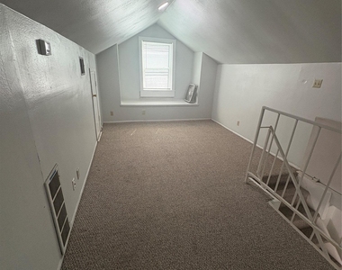 915 W 29th St - Photo Thumbnail 15