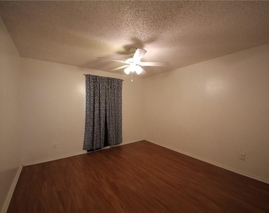 2401 Leon St - Photo Thumbnail 7