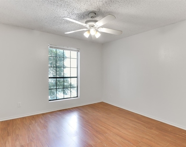 2401 Leon St - Photo Thumbnail 12