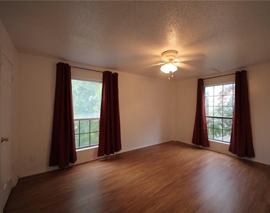 2401 Leon St - Photo Thumbnail 6