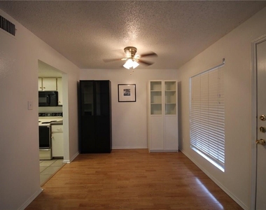 2401 Leon St - Photo Thumbnail 3