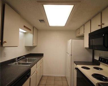 2401 Leon St - Photo Thumbnail 4