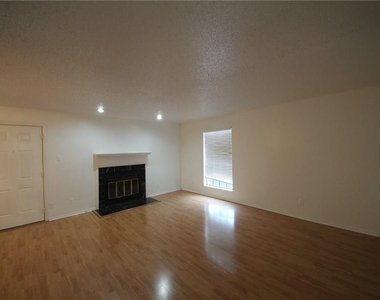2401 Leon St - Photo Thumbnail 2