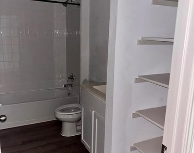 204 Sweetwater Creek Ln - Photo Thumbnail 4