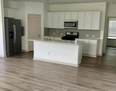 204 Sweetwater Creek Ln - Photo Thumbnail 1