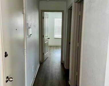 204 Sweetwater Creek Ln - Photo Thumbnail 6
