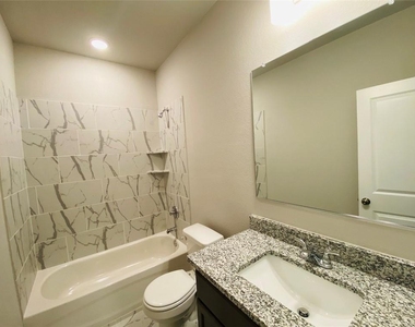5754 Redfish Ct - Photo Thumbnail 12