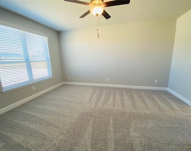 5754 Redfish Ct - Photo Thumbnail 23