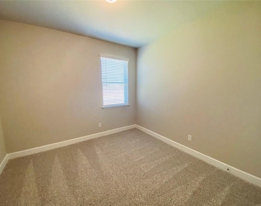 5754 Redfish Ct - Photo Thumbnail 14