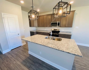 5754 Redfish Ct - Photo Thumbnail 6