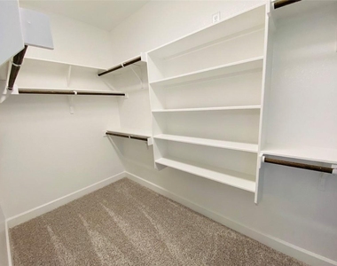 5754 Redfish Ct - Photo Thumbnail 28