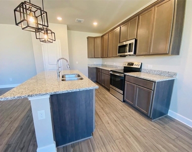 5754 Redfish Ct - Photo Thumbnail 8