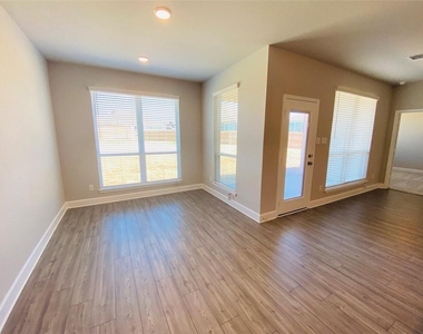 5754 Redfish Ct - Photo Thumbnail 9