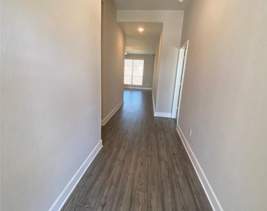 5754 Redfish Ct - Photo Thumbnail 3