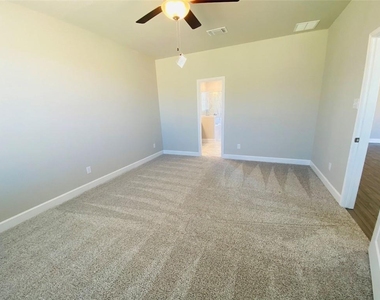 5754 Redfish Ct - Photo Thumbnail 24