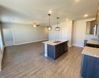 5754 Redfish Ct - Photo Thumbnail 10