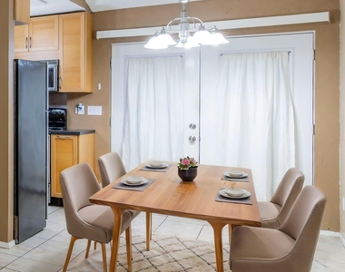 1015 E Yager Ln - Photo Thumbnail 3