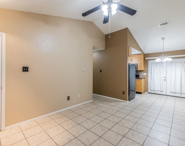 1015 E Yager Ln - Photo Thumbnail 15