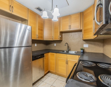 1015 E Yager Ln - Photo Thumbnail 4