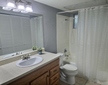 1015 E Yager Ln - Photo Thumbnail 8