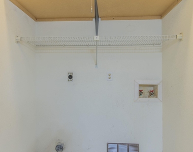 1015 E Yager Ln - Photo Thumbnail 19