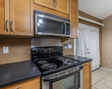 1015 E Yager Ln - Photo Thumbnail 6