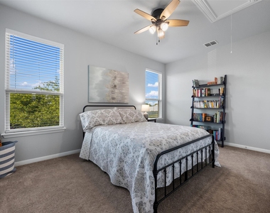 1404 Jenkins Bnd - Photo Thumbnail 33