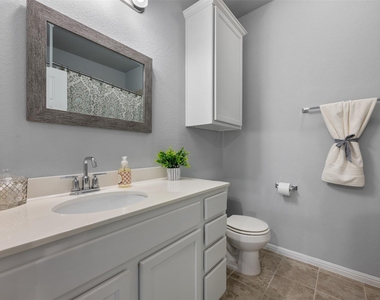1404 Jenkins Bnd - Photo Thumbnail 32