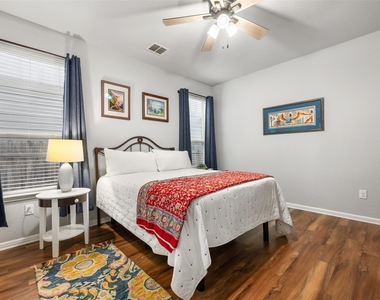 1404 Jenkins Bnd - Photo Thumbnail 17