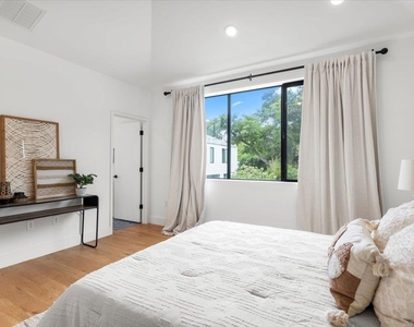 301 Woodward St - Photo Thumbnail 15