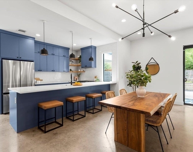 301 Woodward St - Photo Thumbnail 8