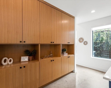 301 Woodward St - Photo Thumbnail 11
