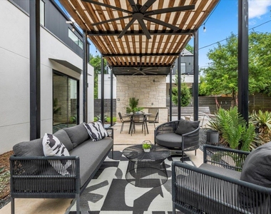 301 Woodward St - Photo Thumbnail 2