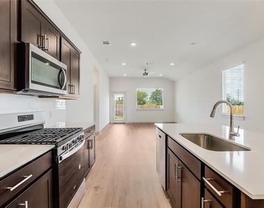 341 Wilshire Rd - Photo Thumbnail 3