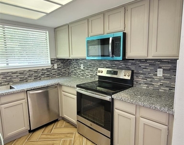 13351 Water Oak Ln - Photo Thumbnail 4