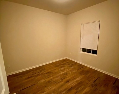 172 Hollis Ln - Photo Thumbnail 9