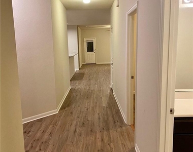 172 Hollis Ln - Photo Thumbnail 11