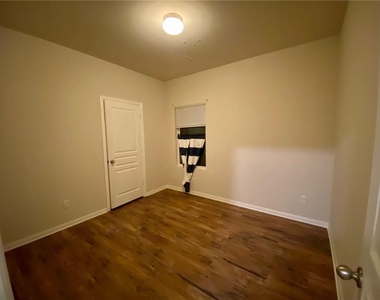 172 Hollis Ln - Photo Thumbnail 7