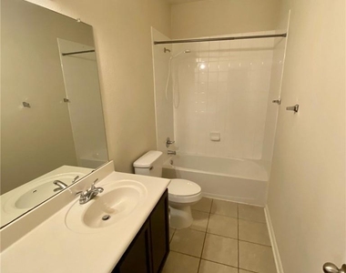 172 Hollis Ln - Photo Thumbnail 8