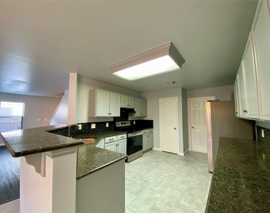 13205 Sea Biscuit Dr - Photo Thumbnail 4