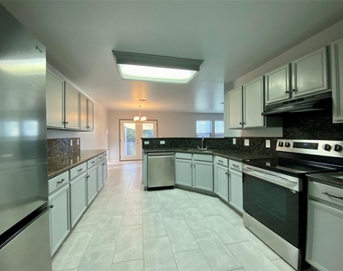 13205 Sea Biscuit Dr - Photo Thumbnail 5