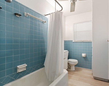 8908 Capitol Dr - Photo Thumbnail 13