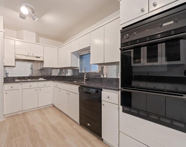 8908 Capitol Dr - Photo Thumbnail 6