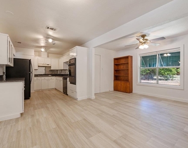 8908 Capitol Dr - Photo Thumbnail 3