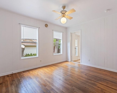 8908 Capitol Dr - Photo Thumbnail 9