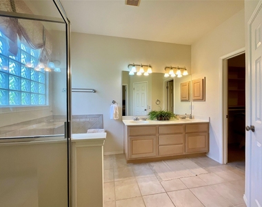 7008 Albacete Ln - Photo Thumbnail 18