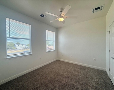 6916 Meador Ave - Photo Thumbnail 10