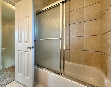 6916 Meador Ave - Photo Thumbnail 13