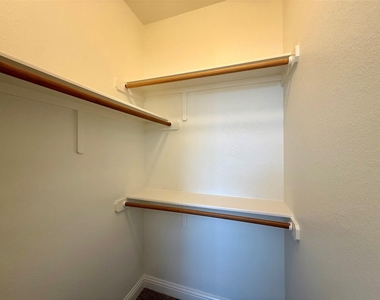 6916 Meador Ave - Photo Thumbnail 11