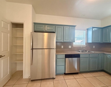 6916 Meador Ave - Photo Thumbnail 5